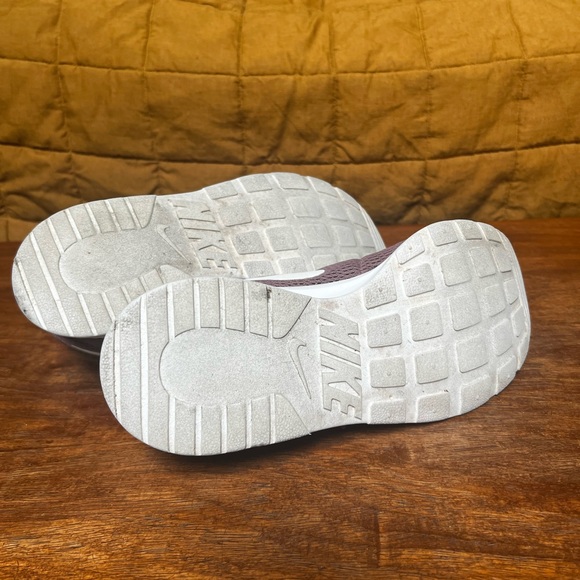 Nike Shoes - Picture 4 of 4